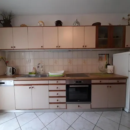 Apartment House-apartments Ela -mirca- Family Mirca (Brac)