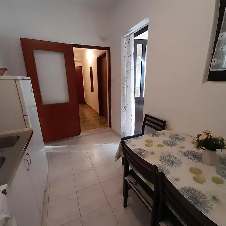 House-apartments Ela -mirca- Family Apartment Mirca (Brac)