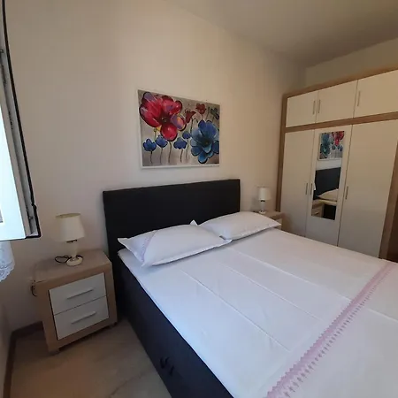 House-apartments Ela -mirca- Family * Mirca (Brac)