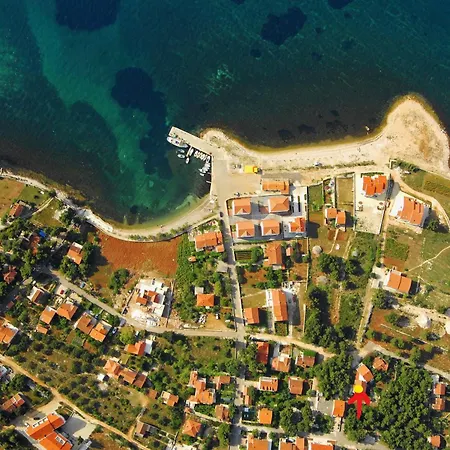 House-apartments Ela -mirca- Family Mirca (Brac)