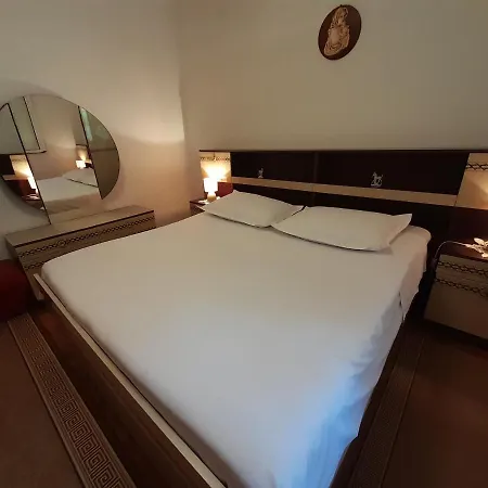 Apartament House-apartments Ela -mirca- Family Mirce